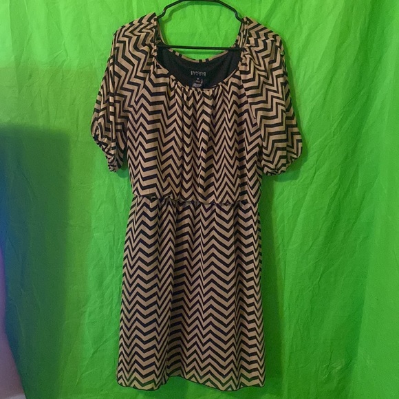 Dress - Picture 2 of 3